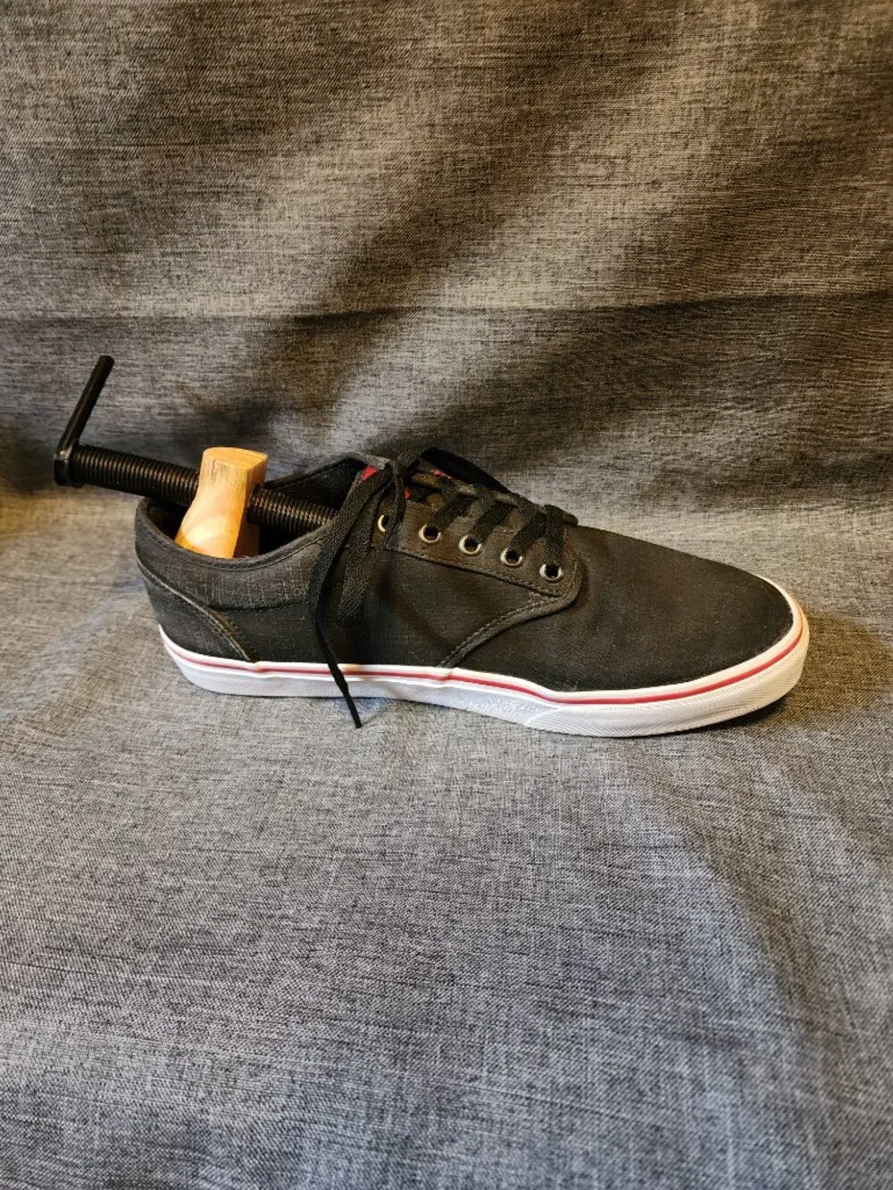 Men's Size 10.5 Vans Off The Wall 500714 Black/Red Canvas Lace Up Shoes